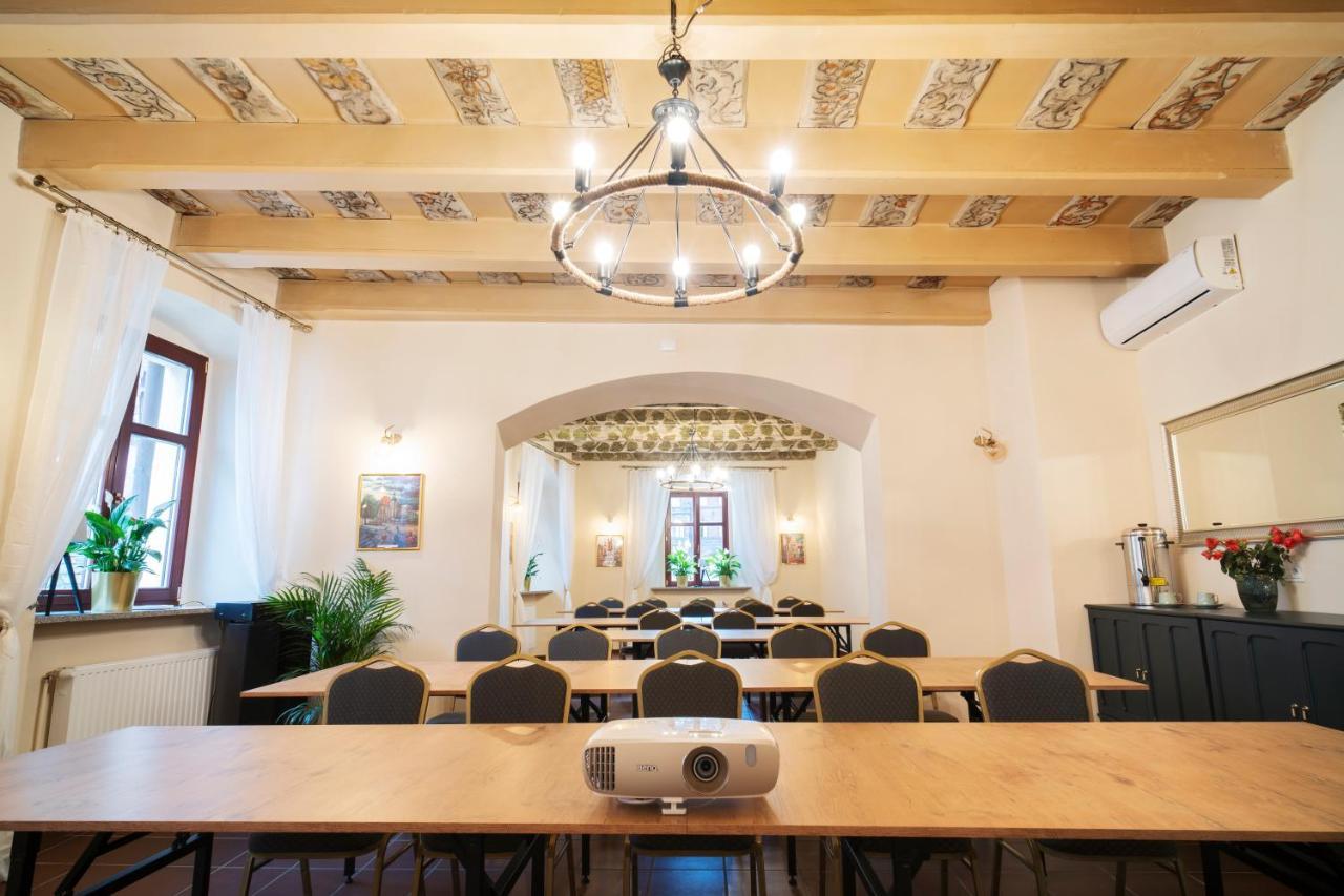Katedralna Apart'S Legnica Exteriör bild